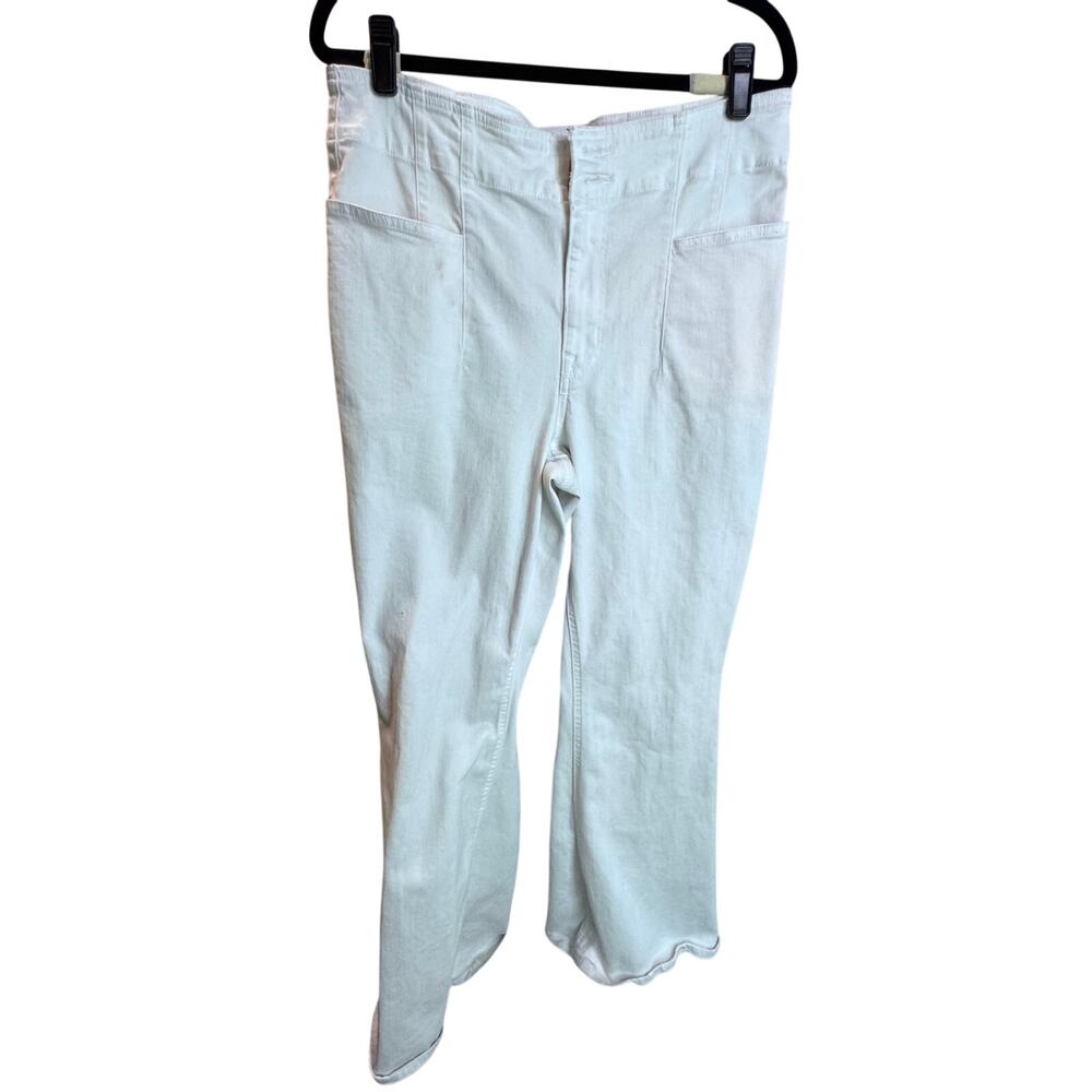 Maurices White High Rise Flare Jeans Patch Pockets Size 14 Short Retro Stretch